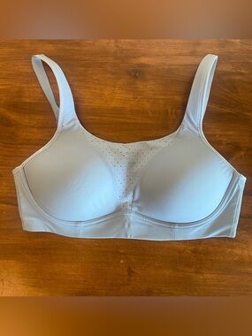 Lululemon Ta Ta Tamer Bra in Ice Blue color Size 38C